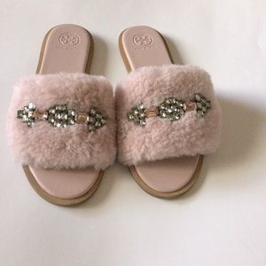 TORY BURCH ASPEN JEWELED SHEARLING SLIDES IN SEASHELL PINK SIZE 7.5 NWOT